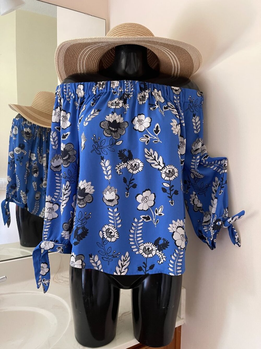 EXPRESS Women's Off Shoulder Top size SMALL Blue Floral Women's Shirt Blouse S